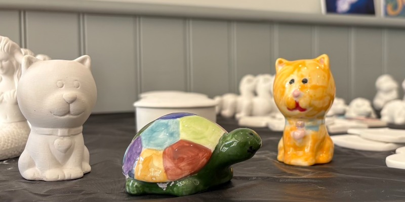 Pottery painting cafe